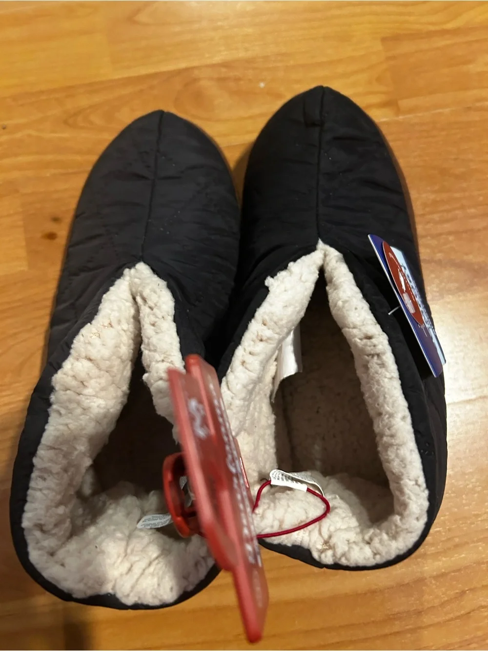 dearfoams NWT Black Quilted Women 7-8 Slipper with Cream Sherpa Lining - Picture 4 of 8